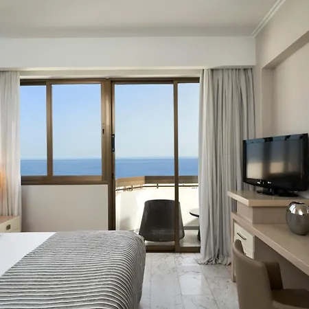 מלון Atlantica Oasis 4*