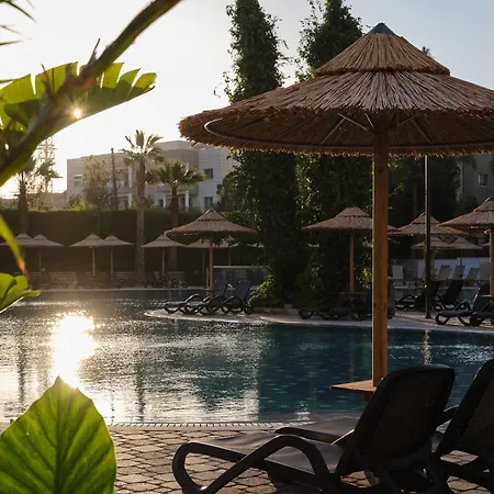 מלון Atlantica Oasis