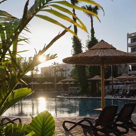 מלון Atlantica Oasis 4*